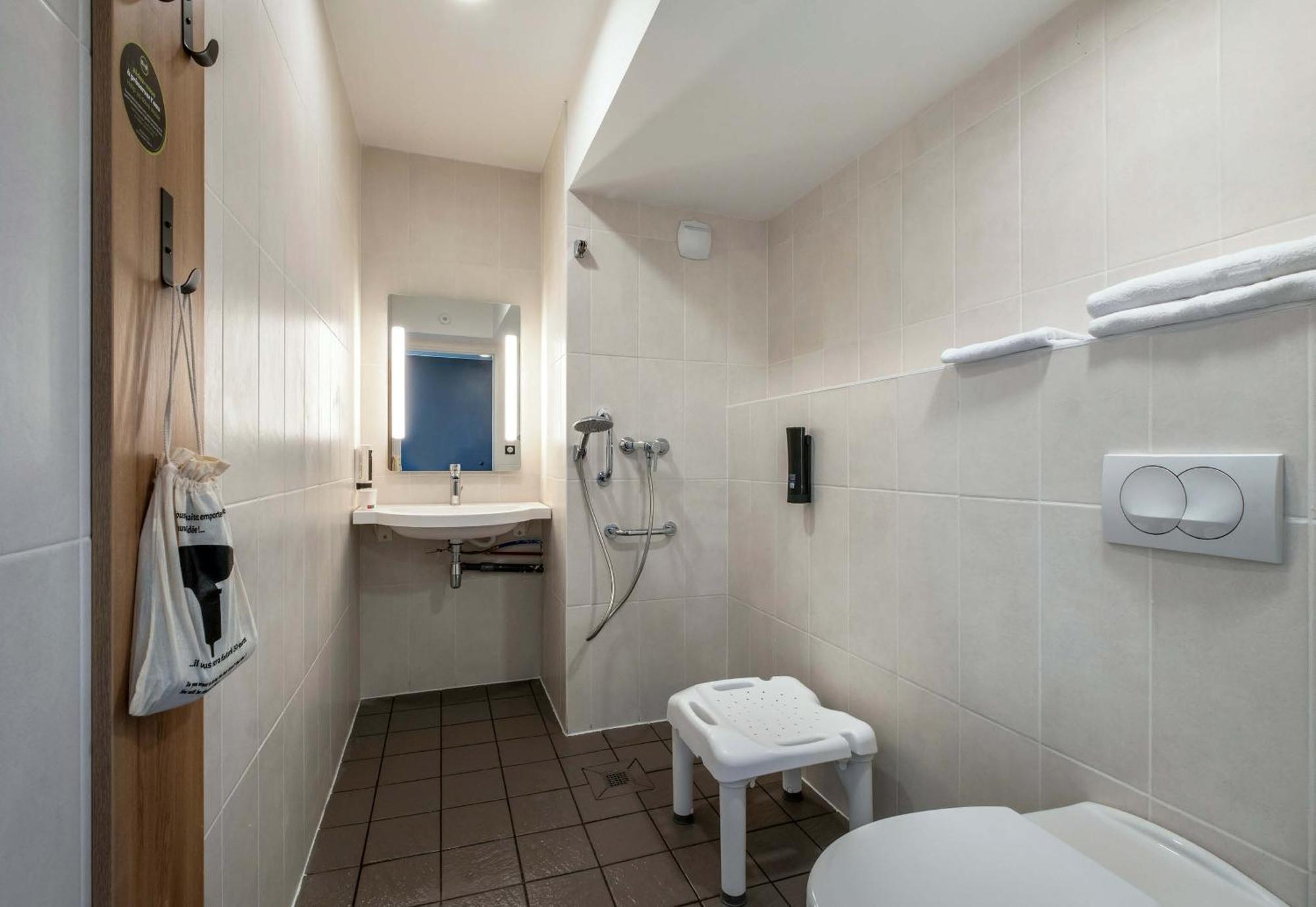 B&B Hotel Saintes Zewnętrze zdjęcie